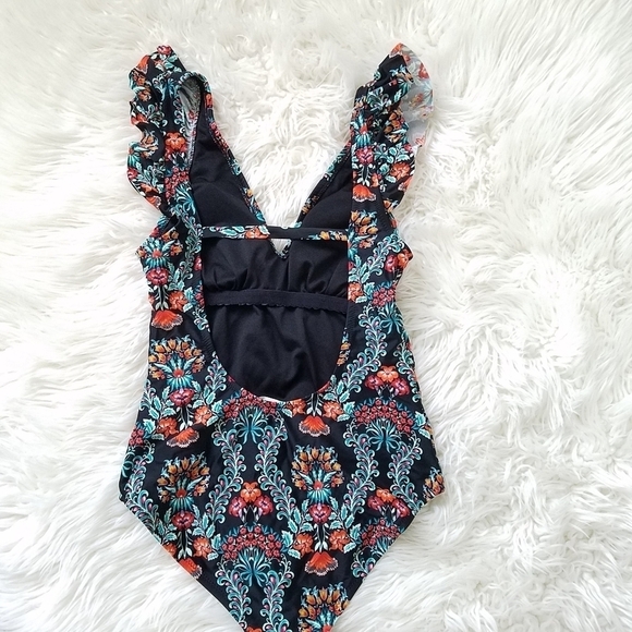 Jessica Simpson Estilo Floral Ruffle One-Piece Swimsuit Size Small - Picture 10 of 13